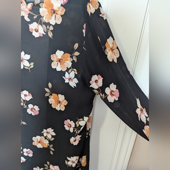 Maxi Kimono Black W/ Pink Floral - Picture 7 of 10